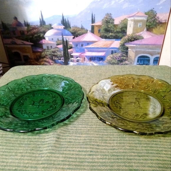 Princess House Other - Princess House Vintage Green plate Size 🍍Size 8" Crystal Emerald Green. 🍱